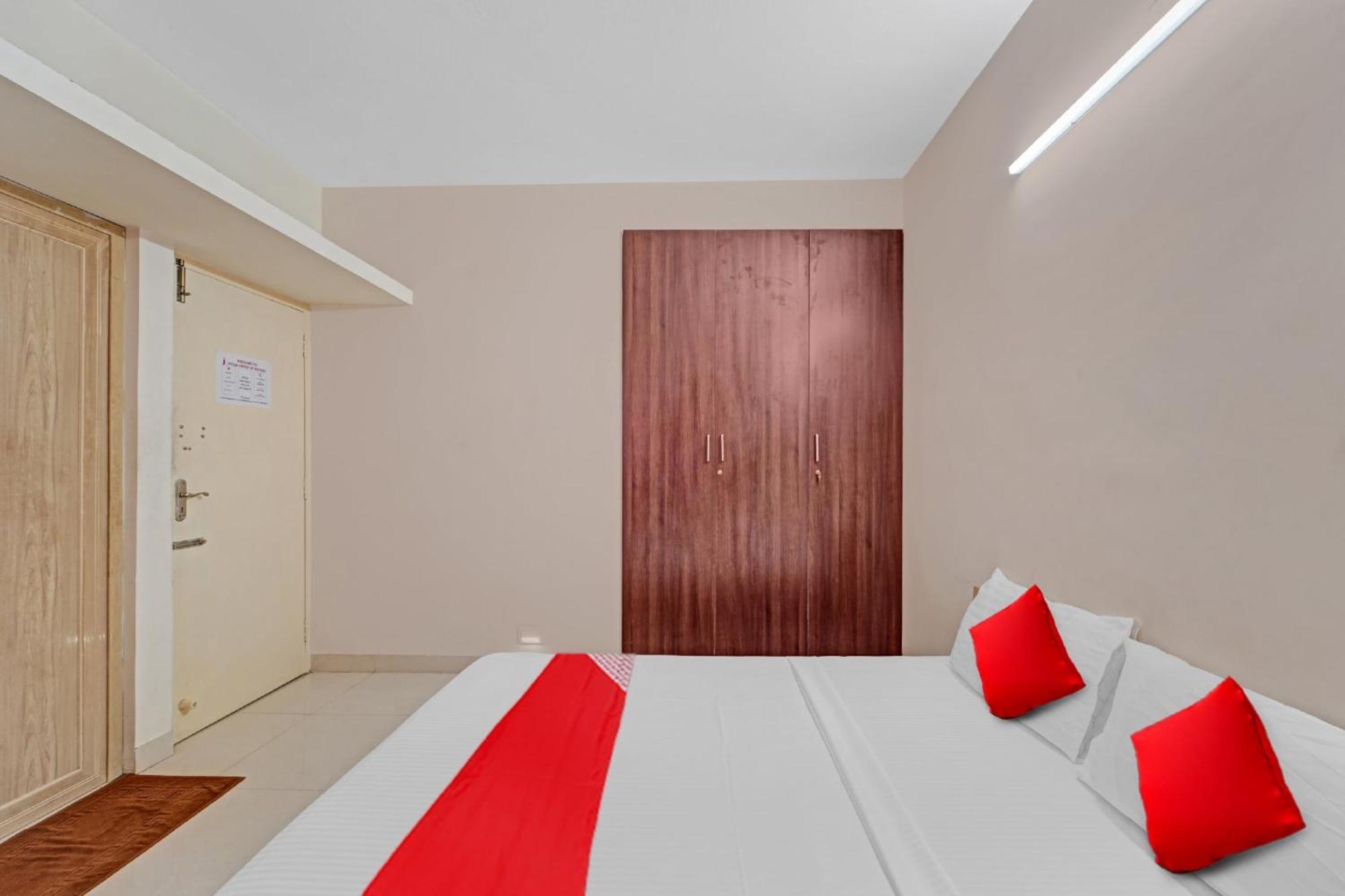 Super Hotel O Grand Residency Guduvancheri Exterior photo