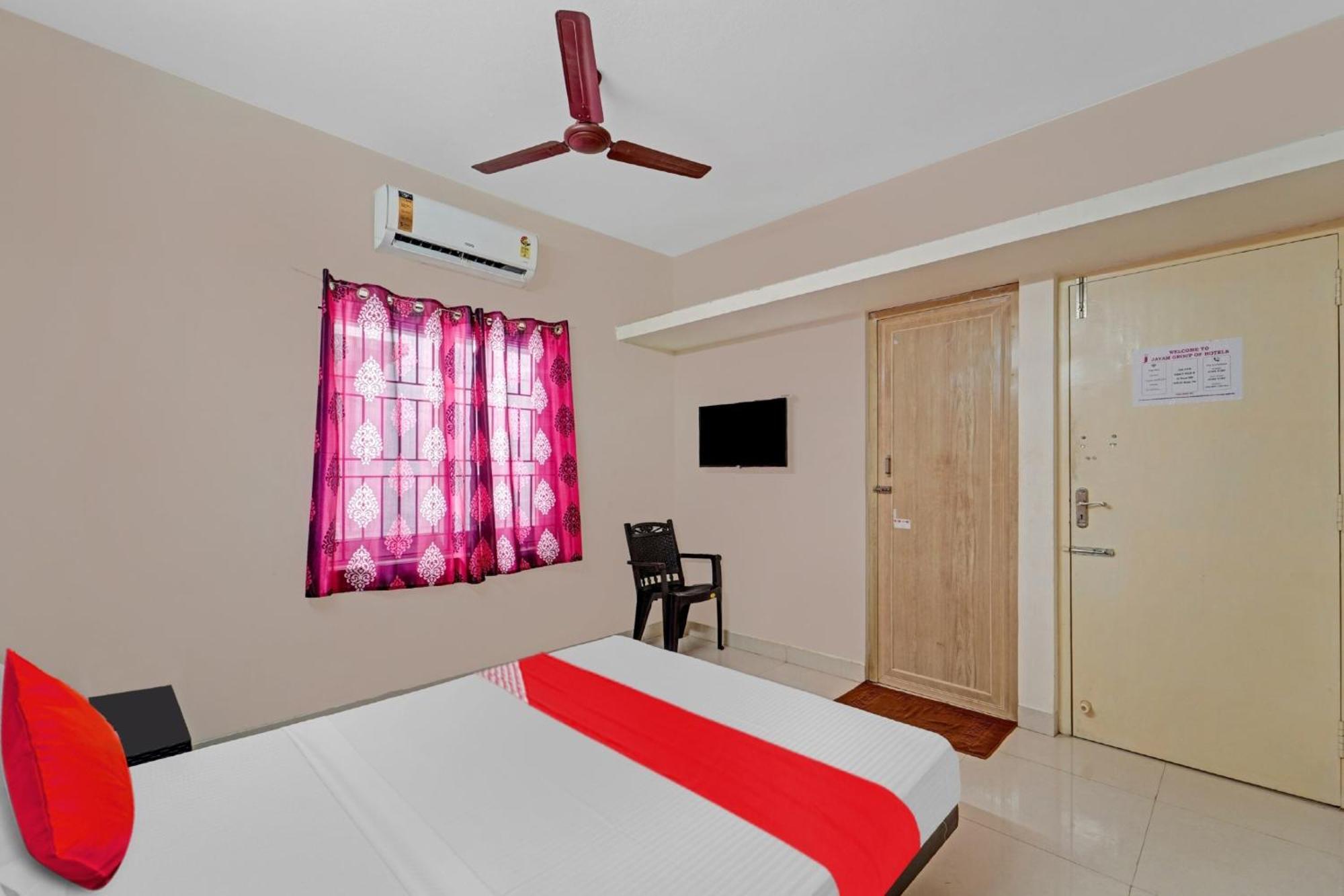 Super Hotel O Grand Residency Guduvancheri Exterior photo