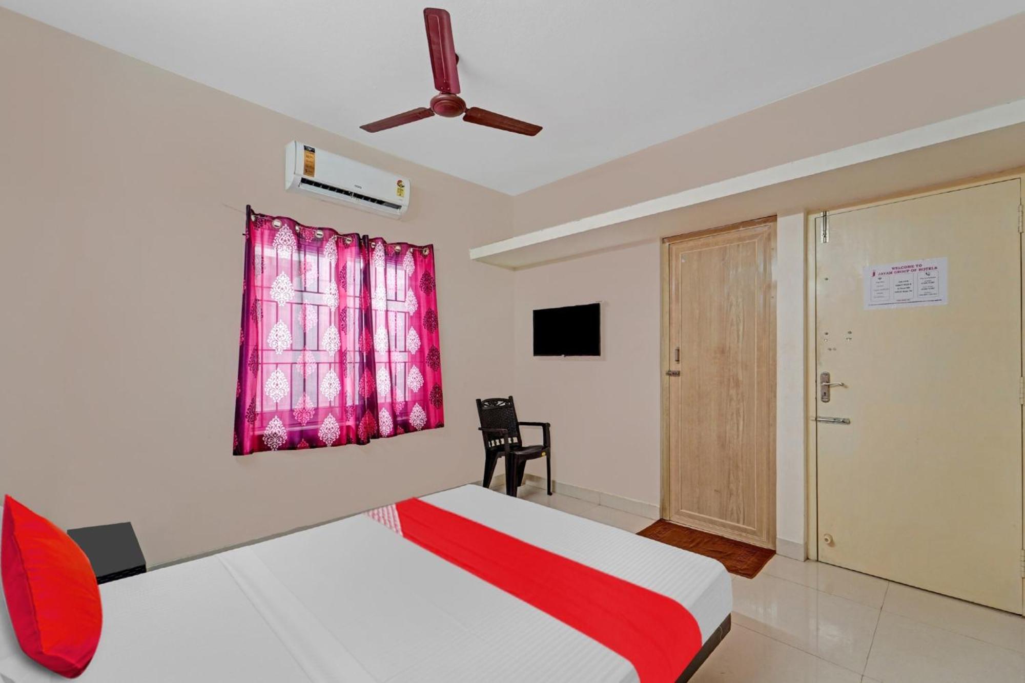 Super Hotel O Grand Residency Guduvancheri Exterior photo